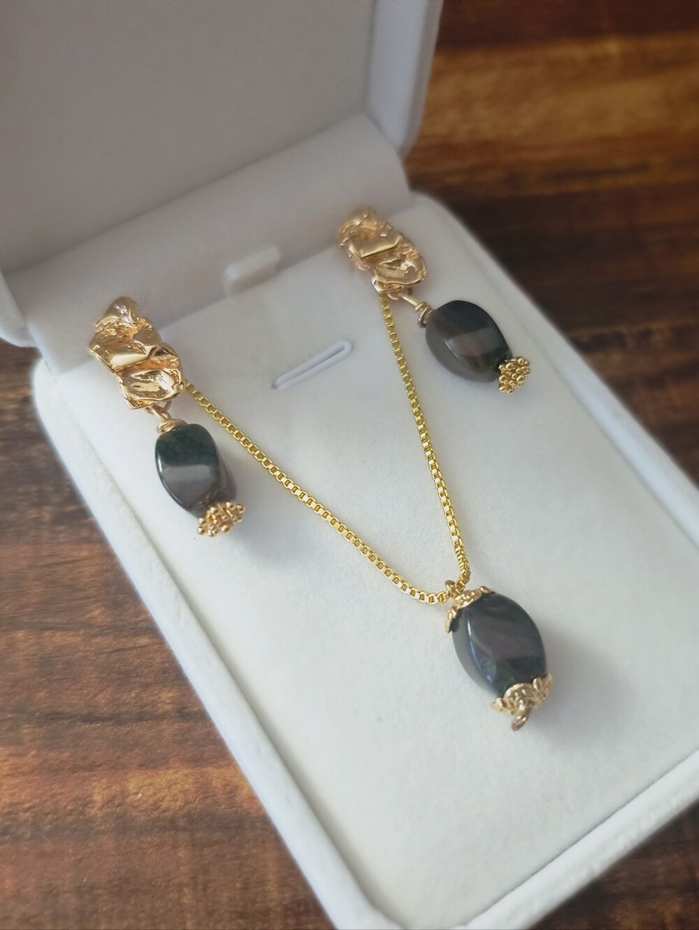 NWT White Roses & Sherry 18k Gold Filled Green Agate Necklace & Earring Set